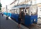 #ZwiedzajKrakow z okien zabytkowych tramwajów i autobusów