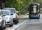 Białe linie oddzieliły tramwaje od samochodów w centrum miasta