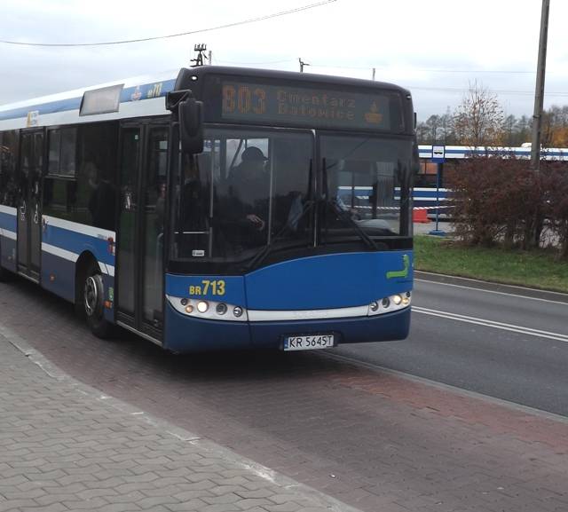 Solaris U18 na końcówce Cmentarz Batowice na linii specjalnej z dnia pierwszego listopada 2016 roku