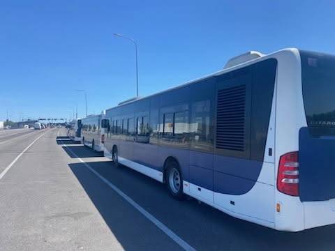 Autobusy przed granicą polsko-ukraińską